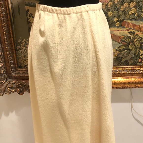 Castleberry Women"s knit Suit, Beautiful! - Picture 5 of 10